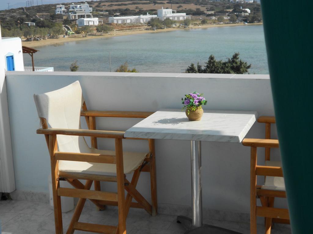 Nicolas Antiparos Town Стая снимка
